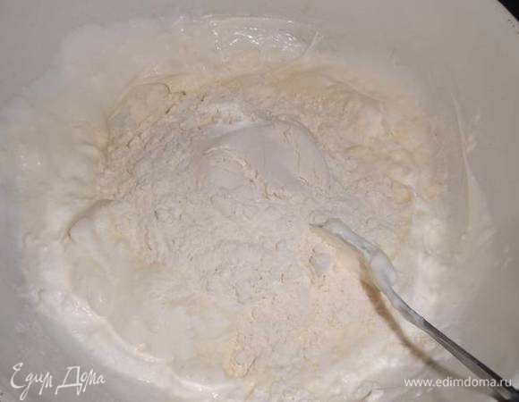 Всыпать муку.