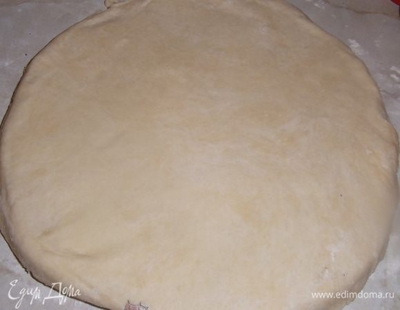 Раскатать в пласт.