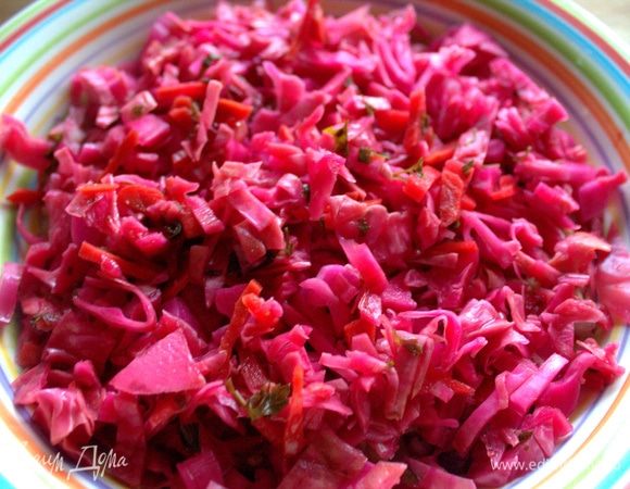 Насыпать сверху тунца.