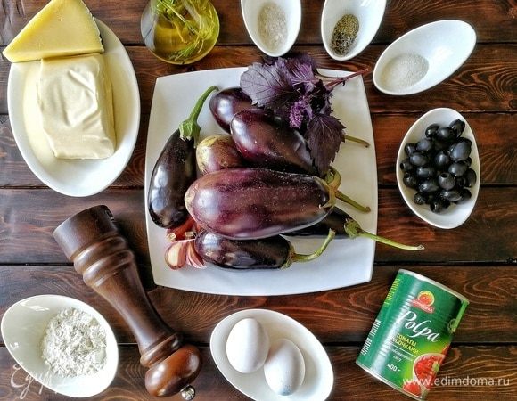 Вот такой нехитрый набор продуктов нам потребуется для приготовления чудесного блюда из баклажанов.