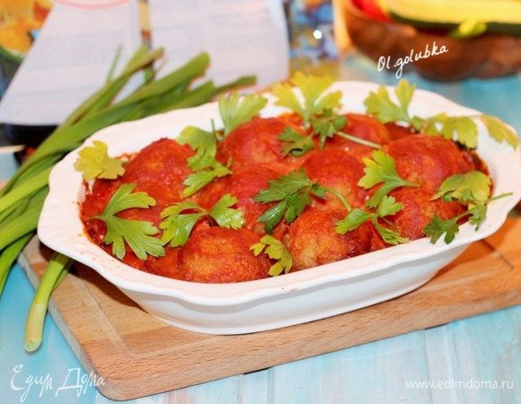 Затем фольгу снимаем и запекаем еще 2–3 минуты до небольшого уменьшения жидкости. Приготовленное блюдо посыпаем зеленью и подаем к столу. Приятного аппетита!