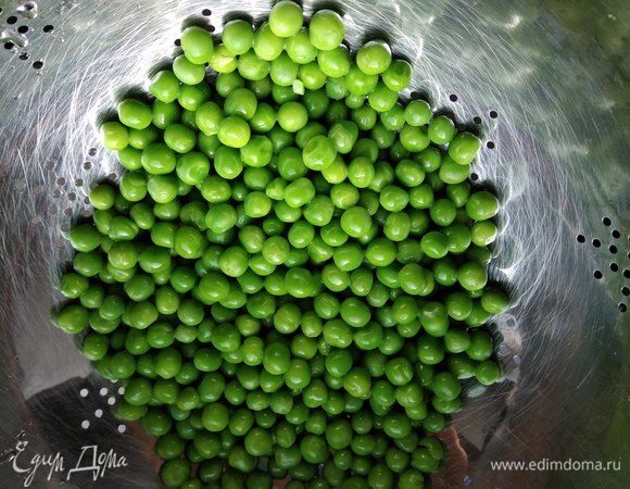 Так горошек быстро остынет и приобретет изумрудный цвет.