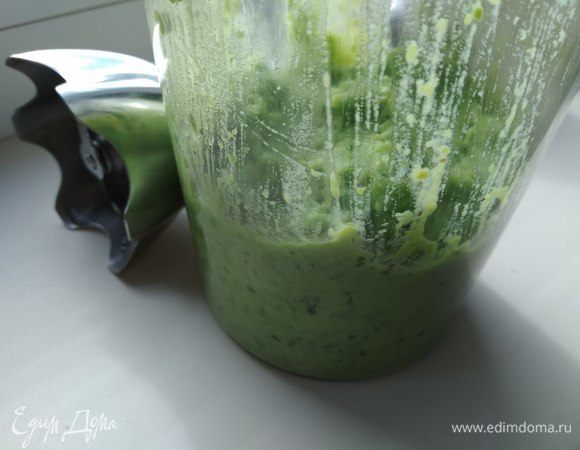 Сильно не взбиваем, текстура горошка должна угадываться. Пробуем на соль-перец, и готово! При необходимости храним 3–4 дня в холодильнике в закрытой емкости.