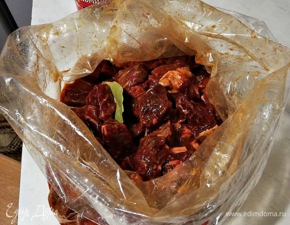 Перемешиваем хорошо содержимое пакета, все должно равномерно распределиться.