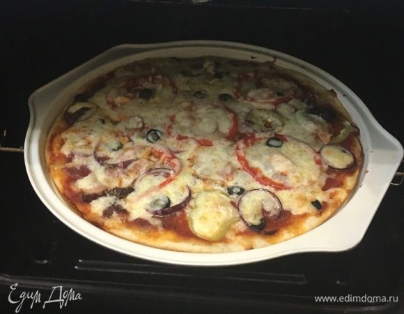 Выпекать по очереди в разогретой до 200°C духовке до румяной корочки 10–15 минут.