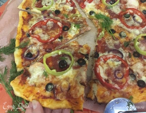 Слегка остудить и нарезать на кусочки.