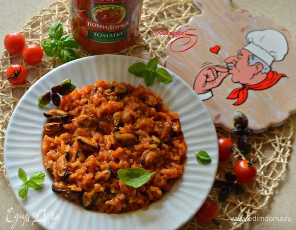 В готовое ризотто добавьте тертый пармезан, аккуратно перемешайте, разложите по тарелкам и украсьте свежим базиликом. Buon appetito!