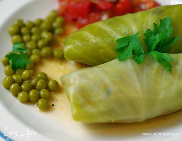 Тушите голубцы на медленном огне в течение 40 минут.