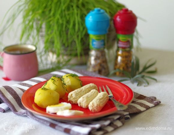 Отварите сосиски в кипящей воде в течение 15 минут. Приятного аппетита!