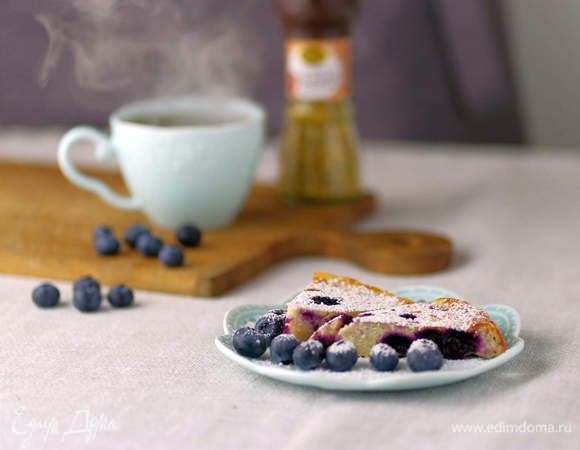 Выпекайте суфле в при 170°C в течение 20–25 минут. Подавайте суфле с голубикой охлажденным, посыпанным сахарной пудрой с ванилью и кардамоном Kamis. Приятного аппетита!