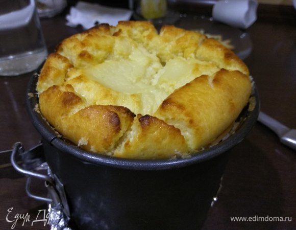 После выпекания дать остыть и отправить в холодильник, лучше на ночь.