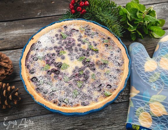 Выпекайте пирог в духовке при 180°C в течение 45 минут. Приятного аппетита!