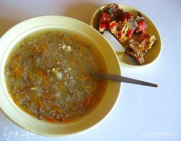 Если все правильно, то за 20–25 минут у вас на столе появится шедевральное блюдо. Главный секрет в том, чтоб на 10–15 минут поставить блюдо в духовку, добавив либо жженых сухих грибов, либо раздавленный через чесночницу маленький кусочек копченого сала. Вкус как из печи вам гарантирован! Приятного аппетита! Кстати, вкуснее всего получается именно в чугунной посуде или казанке.