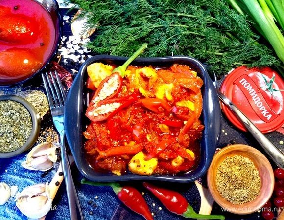 Блюдо будет точно готовым, как только перец размякнет. Сервируем и подаем к столу. Приятного аппетита!