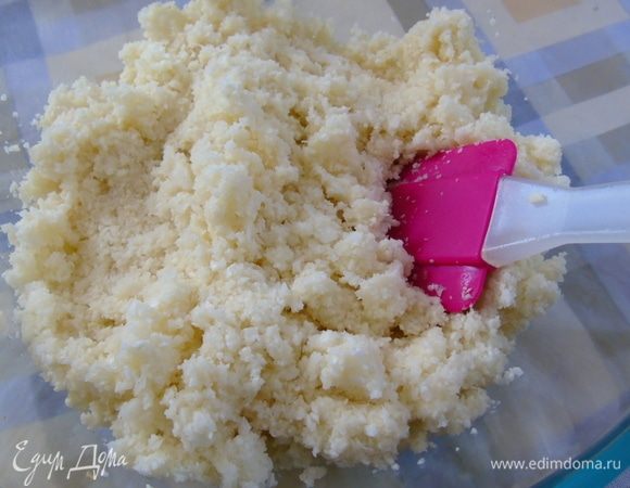 Капусту измельчить мелко. Я это делаю в чаше блендера.