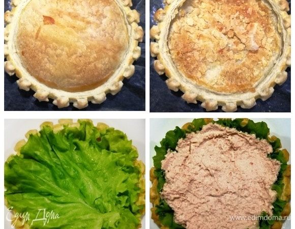 Собираем пирог. Центр остывшей выпечки приминаем ложкой. Выкладываем листья салата, поверх — начинку из рикотты и крабовых палочек.