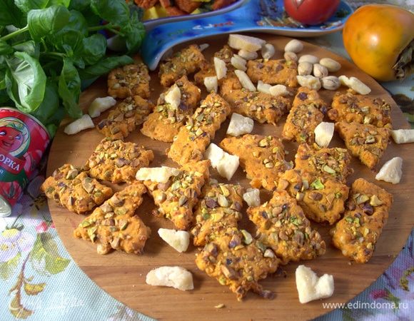 Печенье уместилось на такой большой доске.