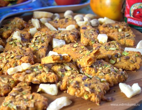 Хорошо разламывается, серединка более мягкая, чем корочка.