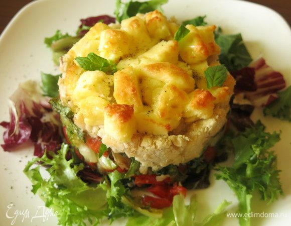 Вот такой получается салат-башенка.