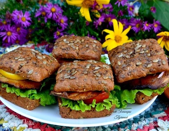 Накрываем наш бутерброд хлебом.