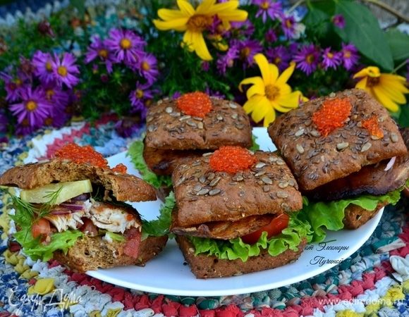 И вот она — минута, когда можно насладиться всеми вкусами и ароматами нашего бутерброда.