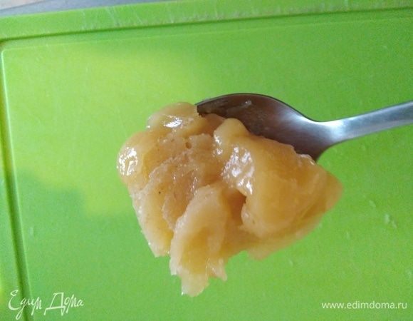 Добавить мед, залить кипятком и оставить на 1 час настояться.