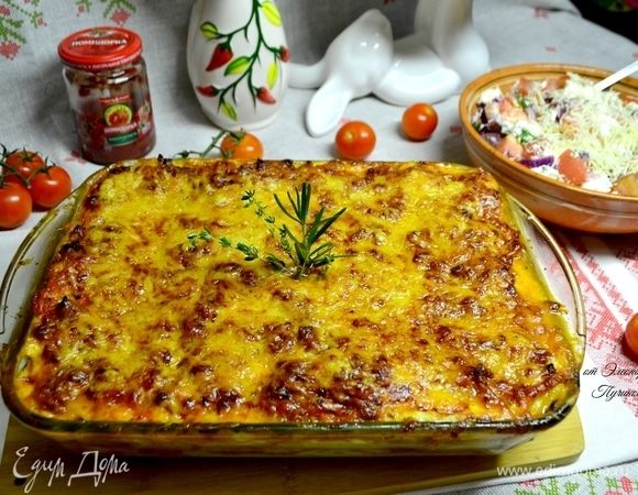 Наша шикарная лазанья готова. Теперь самый сложный момент для всей семьи: дать немного остыть лазанье.