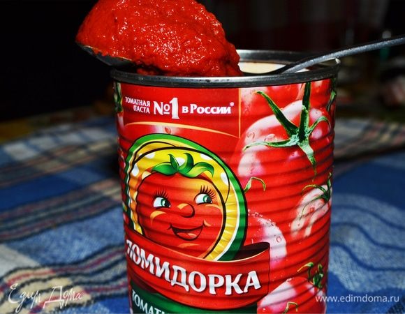 Затем добавляем томатную пасту ТМ «Помидорка» и вино. Все тушим до загустения и в конце добавляем лимонный сок. Ароматы потрясающие)