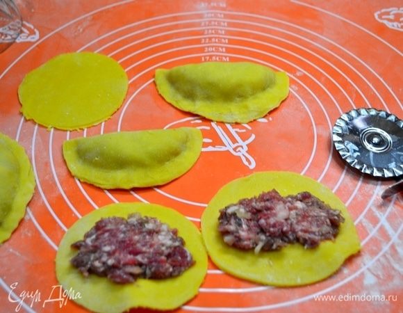 Пельмени, как и равиоли, могут быть самых разных формы и размера!