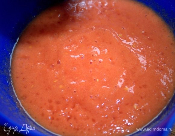 Взбить блендером. Можно вместе с луком.