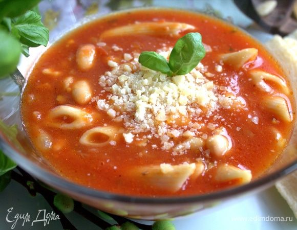 Посыпать суп пармезаном.