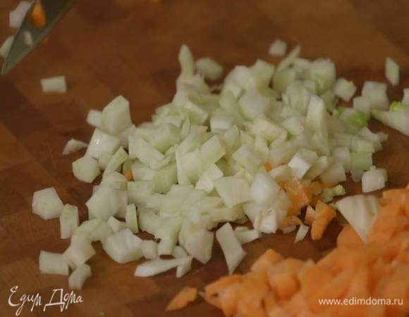 Фенхель нарезать такими же кубиками.