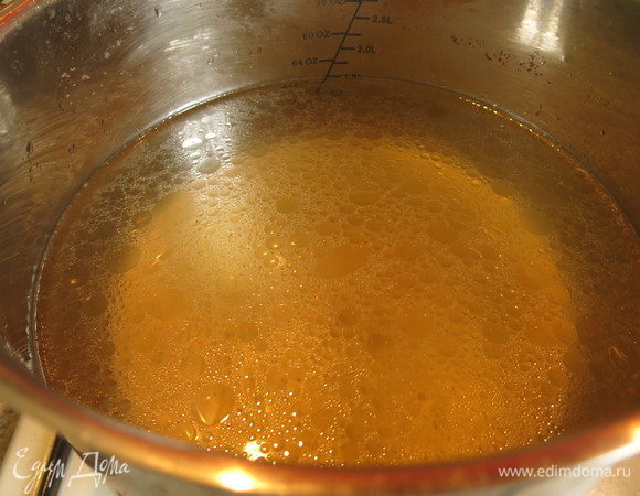 Бульон разогреваем.