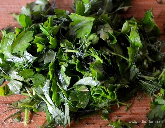 Добавляем зелень.