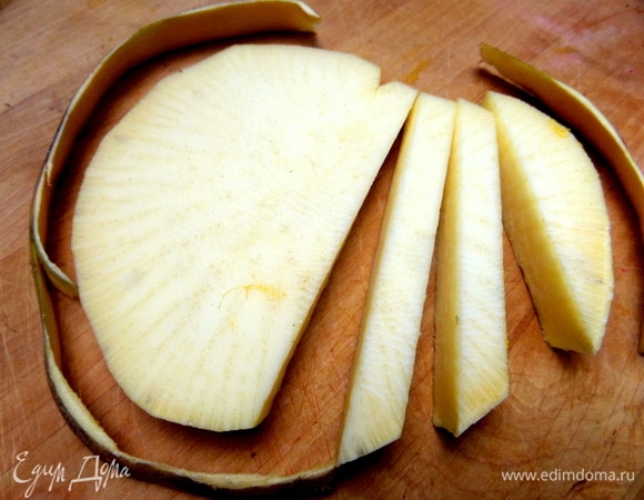 Отрезать примерно такое количество крупной репы.