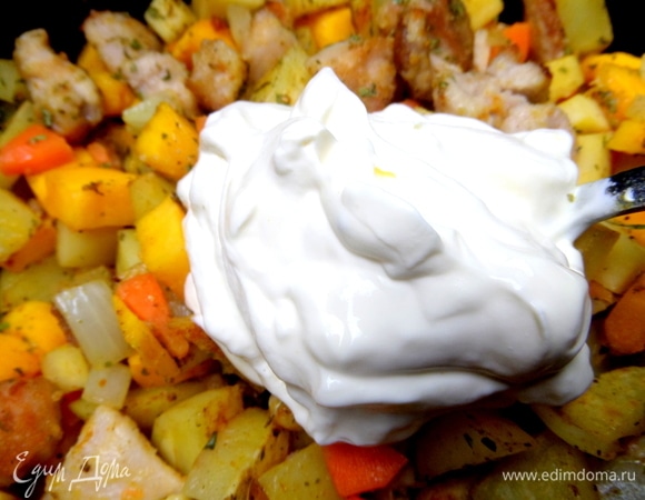 Сметану можно вначале развести водой или бульоном.