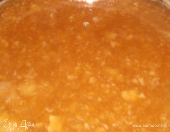 Варить, помешивая и снимая пену, 50 минут. Полностью остудить и разложить по чистым банкам. Выход — 2,5 литра. Приятного аппетита!
