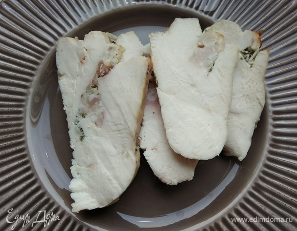 Если мясо не съедается сразу, то охлажденным оно очень круто идет на бутерброды. Приятного аппетита, и пусть всегда будет вкусно!