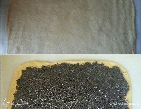 Тесто разделить на 2 части. Из этого количества теста можно сделать 2 пирога с разными начинками либо пирог и булочки, как вам того захочется. Раскатать одну часть теста в лепешку. Нанести всю маковую начинку.