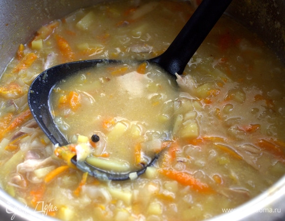 Манка сделает свое дело, и суп загустеет через пару минут.