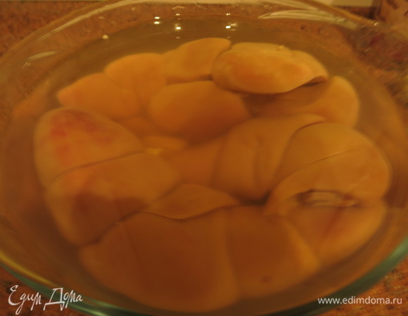 Почки замачиваем в воде на несколько часов, периодически воду сливаем. В воду можно добавить соль.