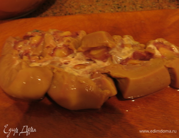 Разрезаем почки вдоль. Вырезаем жир с почек. Еще раз промываем.