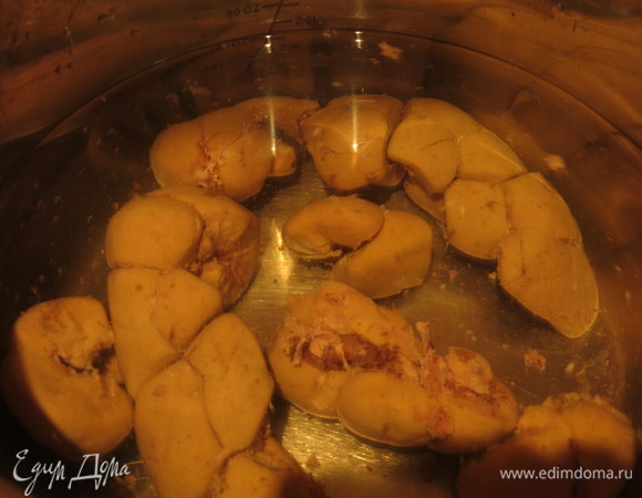 Еще раз заливаем водой, даем закипеть, сливаем воду, промываем. И так несколько раз.