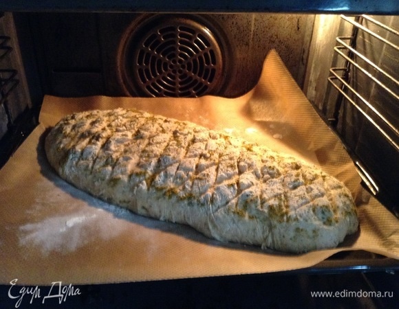 Ну и в духовку. Минут на 40. Первые 10 минут так и печем, потом оставляем один только нижний нагреватель и еще минут 20 выпекаем, потом снова включаем верхний нагреватель и минут 10 еще допекаем.