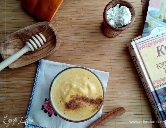 Пробить блендером все вместе около минуты. Перелить в стакан, посыпать корицей и завтракать с удовольствием.