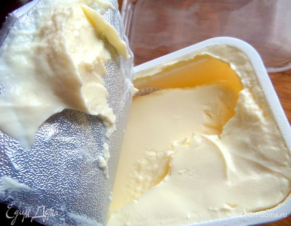 Далее я решила добавить плавленый сливочный сыр. Можно взять с добавками (грибы или зелень).