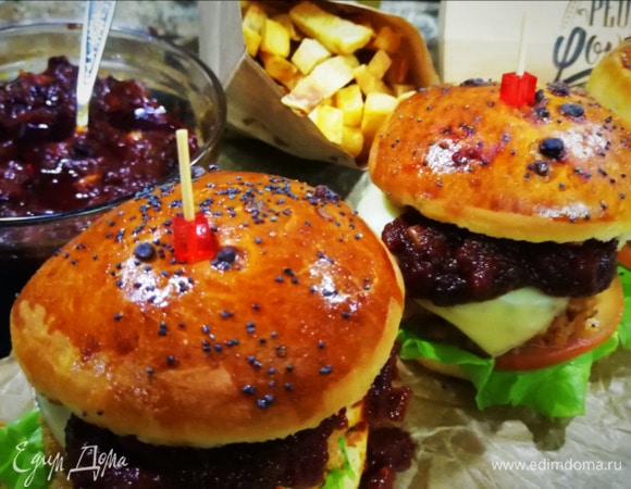Как и во всех фастфудных заведениях, к бургерам полагается картофель фри, к которому прекрасно подойдет наш соус. Приятного аппетита!