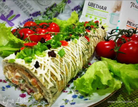 Отрезаем кусочек нежного и сочного витаминного рулета и подаем.