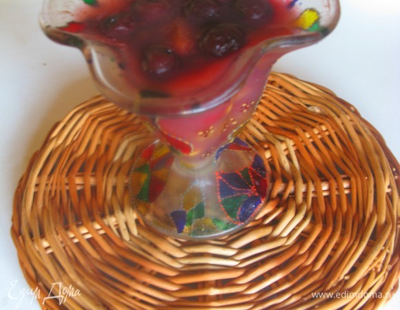 Ставить в холодильник только остывшим, будет готов через час! Можно и без холодильника, но тогда придется ждать дольше! Приятного аппетита всем!