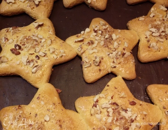 Достать готовые коржики и дать им остыть.